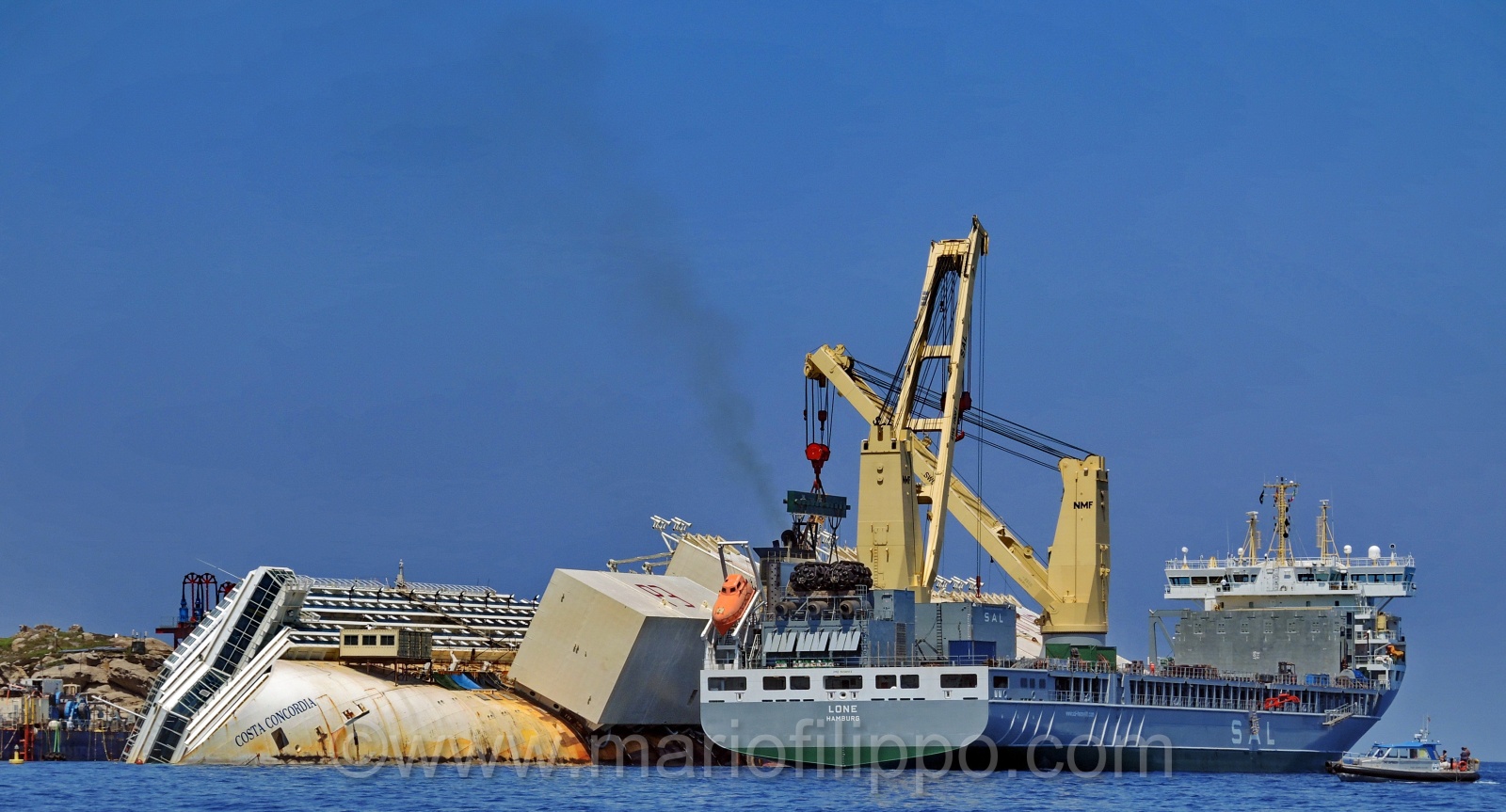 Il naufragio della nave "Costa Concordia" del 13 gennaio 2012 davanti all'isola Del Giglio