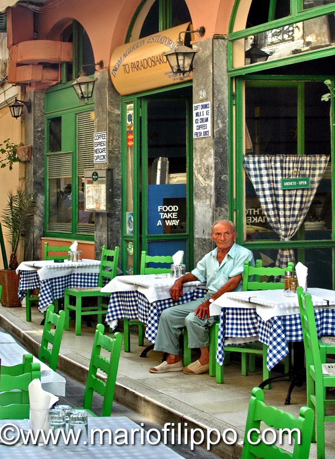Atene-Aggiungi  un posto a tavola ...